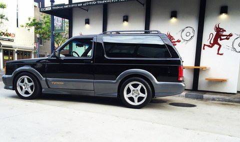 low mileage 1993 gmc typhoon. 1 of 98 black and grey two tone