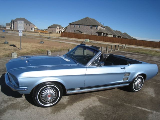 1967 ford convertible gta mustang 289 auto, ac, disc , powersteering