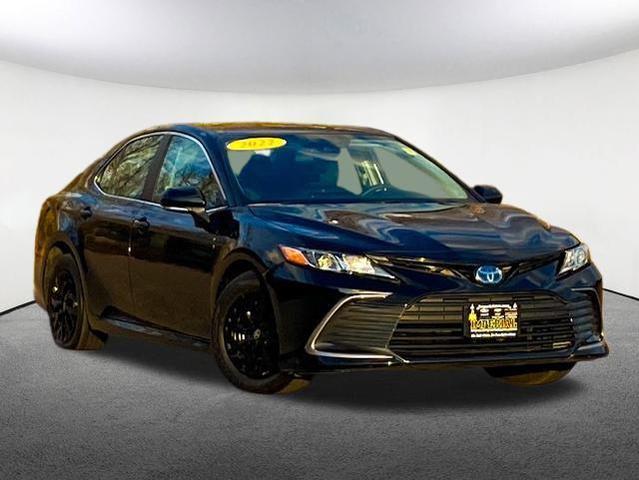 2022 toyota camry le