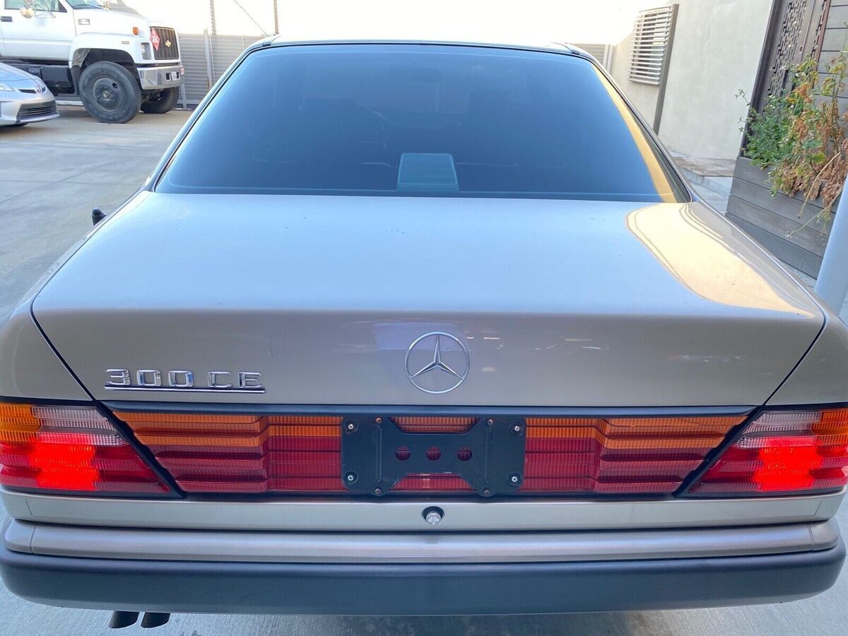 1988 mercedes-benz 300-series brown rwd automatic ce