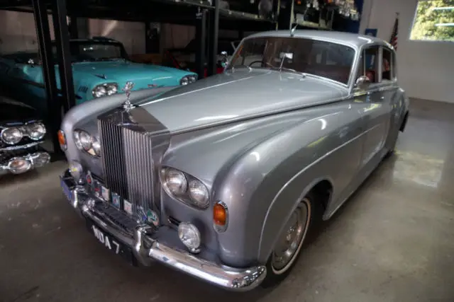 36,980 miles v8 automaticv8 sedan
