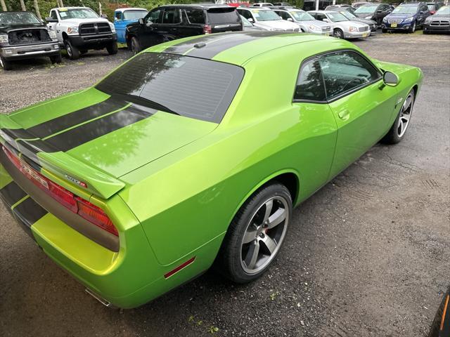 2011 dodge challenger srt8