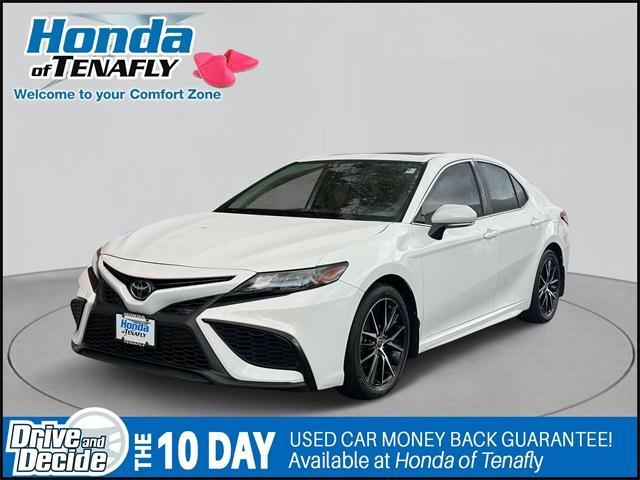 2022 toyota camry se