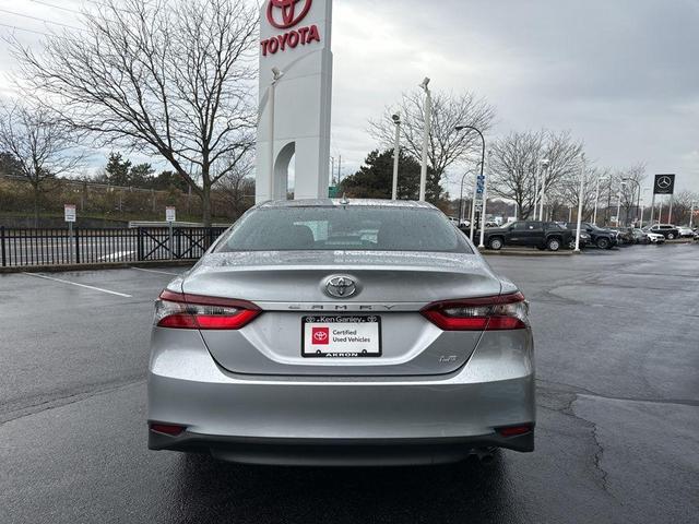 2022 toyota camry le