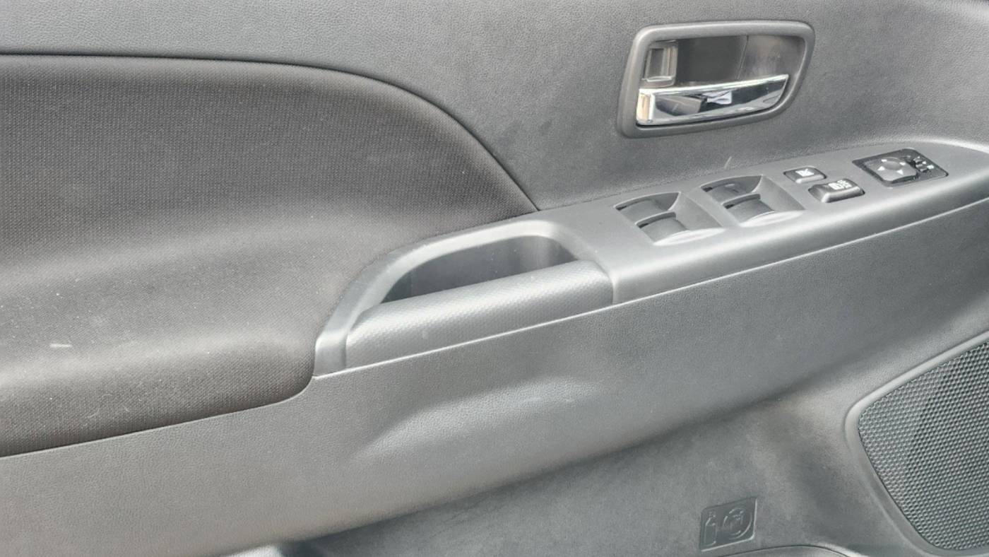 2024 mitsubishi outlander sport le