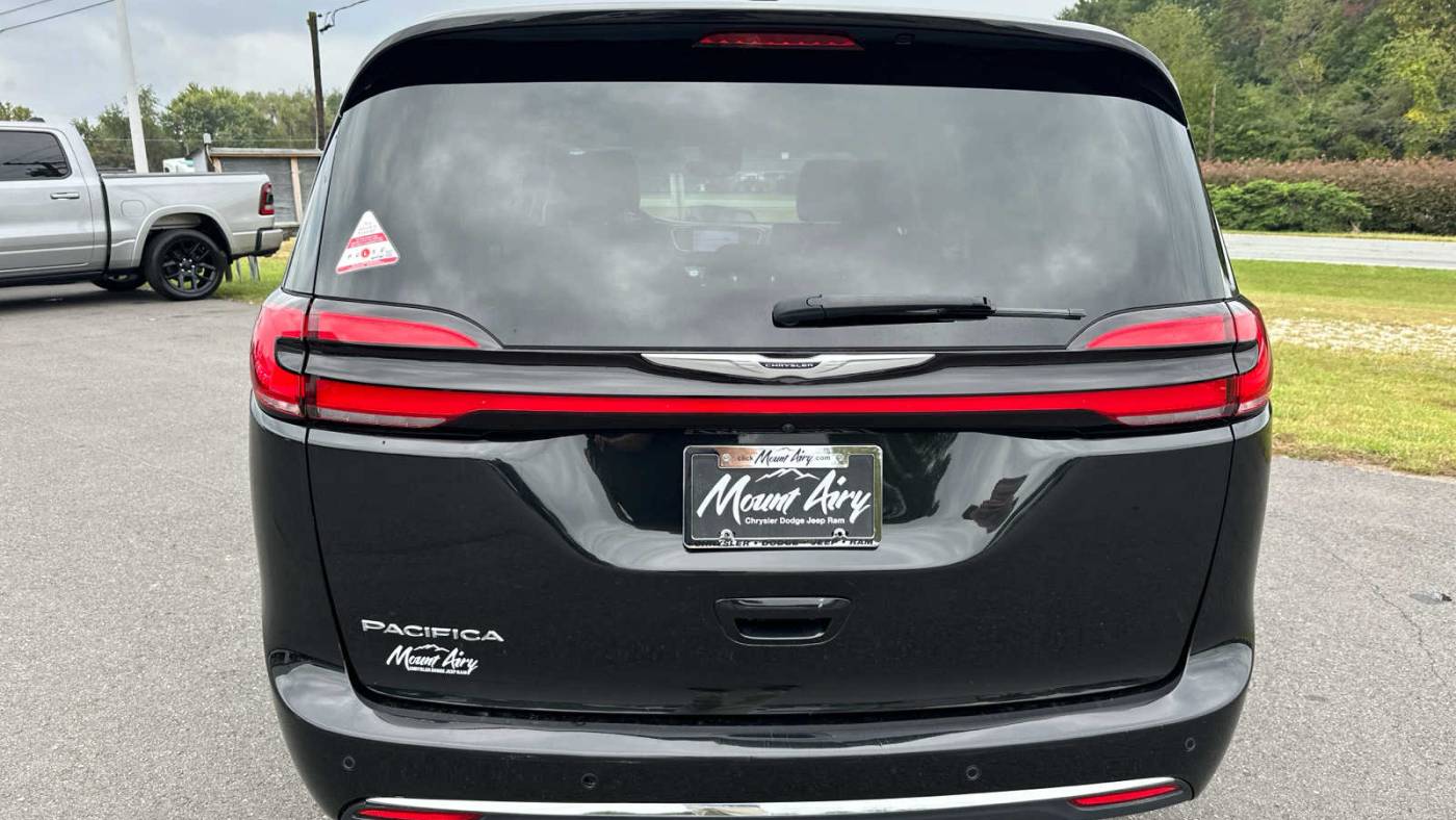 2023 chrysler pacifica touring l
