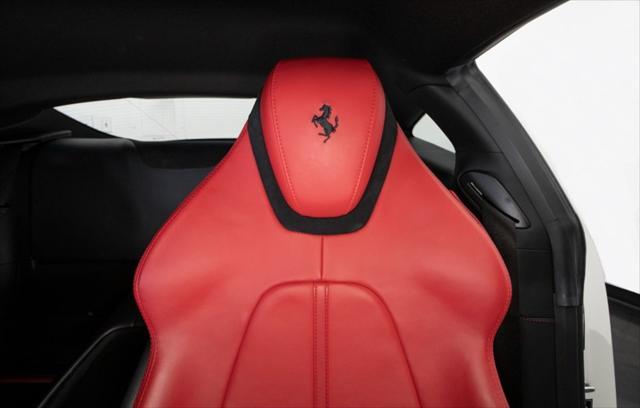2021 ferrari roma *white on red* *passenger display* *magneride* *5300 miles*