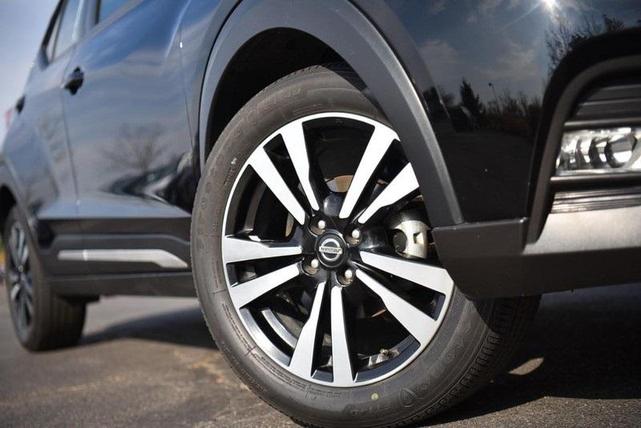 2019 nissan kicks sr