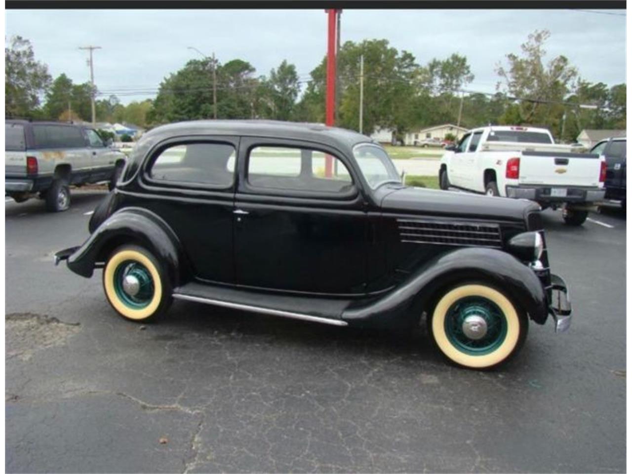 1935 ford sedan
