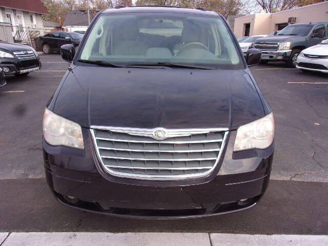 2010 chrysler town & country touring