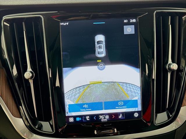2024 volvo s60 b5 plus dark theme