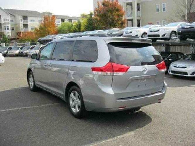 2014 toyota sienna le in alexandria, va