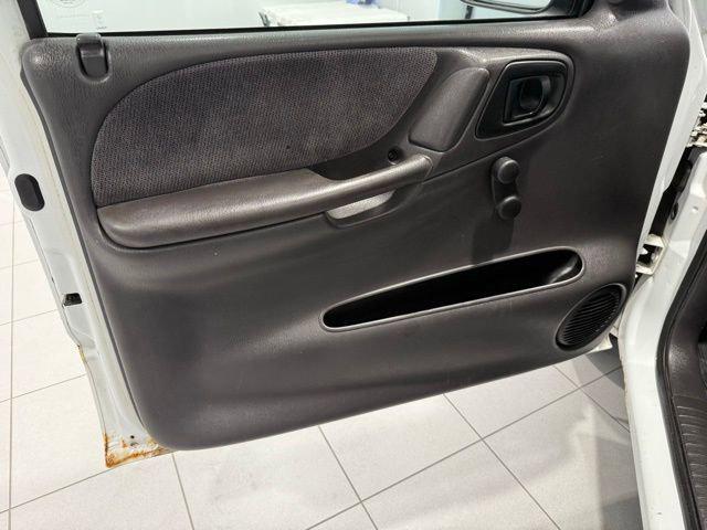 2000 dodge dakota base
