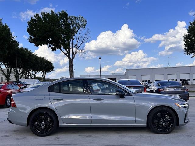 2024 volvo s60 b5 plus dark theme