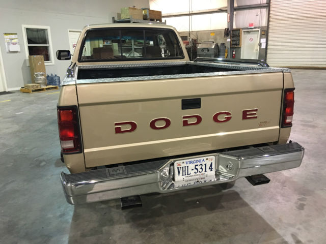 1992 dodge dakota le extended cab pickup 2-door 5.2l restored new condtion