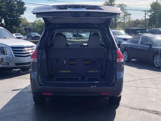 2013 toyota sienna le