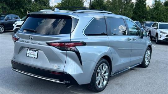2022 Toyota Sienna platinum