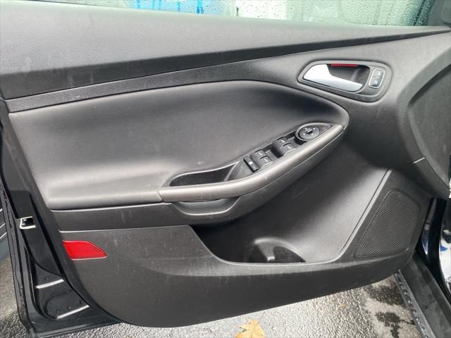 2017 ford focus sel