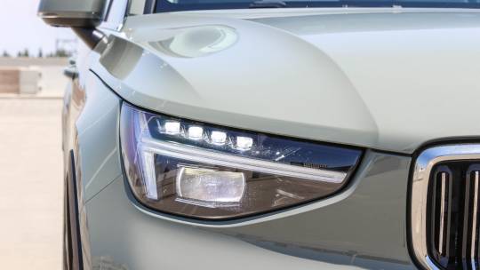 2025 Volvo XC40