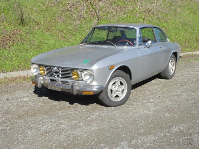 1974 alfa romeo gtv 2000 grigio coupe 2.0l 5 speed w/ gtv 2000 parts car /2 cars