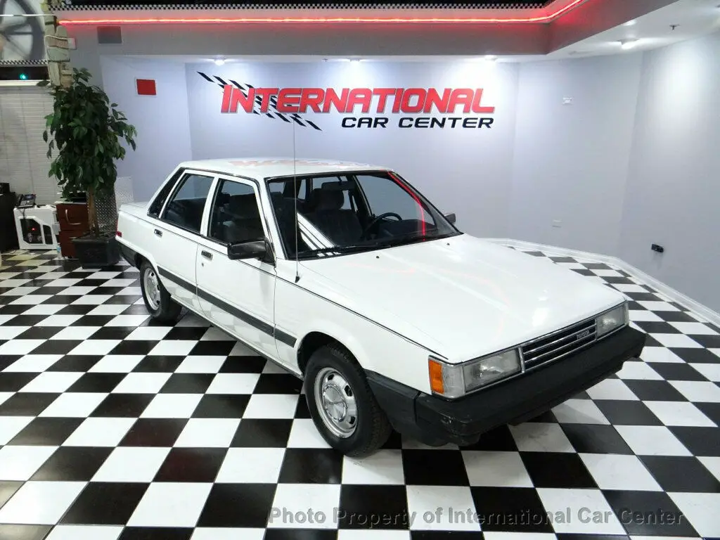 deluxe automatic gasoline 2.0l 4 cyl white