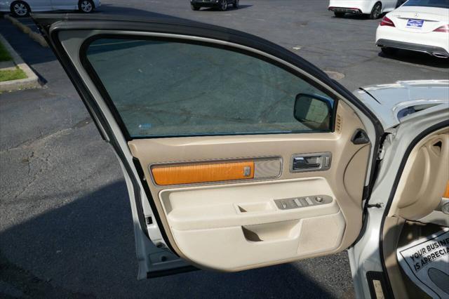 2008 lincoln mkz base