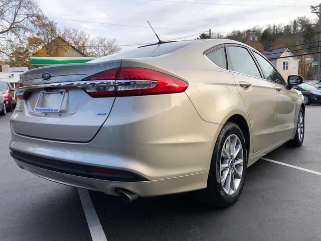 2017 ford fusion se