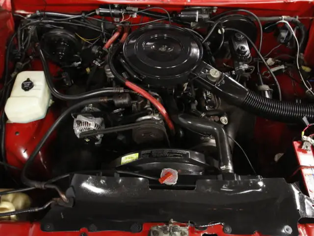 complete & clean, efi 318 v8, auto, 4x4, a/c, dana 44, nice overall, solid value