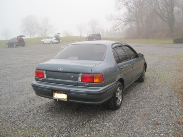 1993 4 doortoyota tecel dx abs 2 owner car,43,000 original miles brand new paint