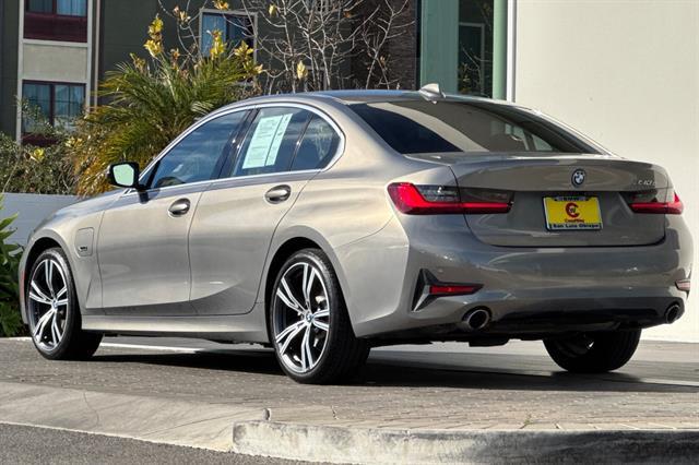 2022 bmw 330e base