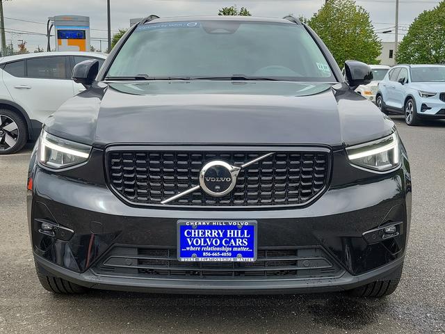 2023 volvo xc40 plus dark theme
