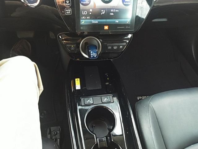 2021 toyota prius prime le