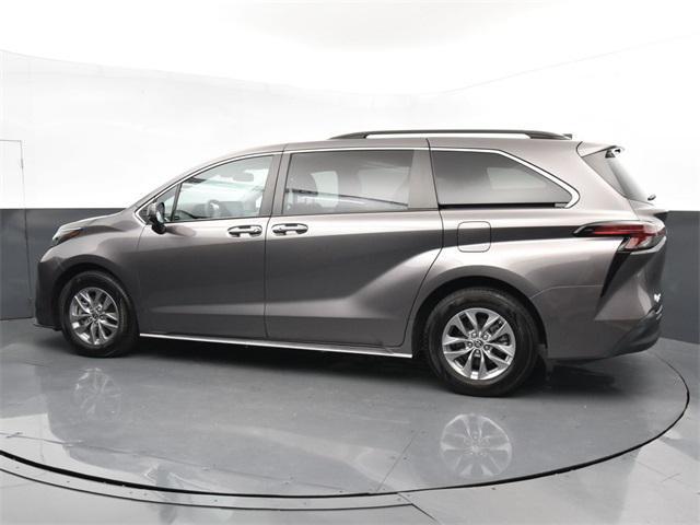 2022 toyota sienna le