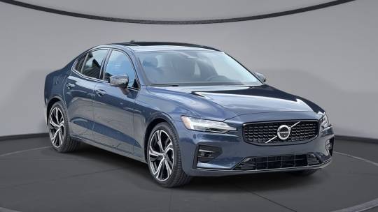 2024 Volvo S60 b5 plus dark theme