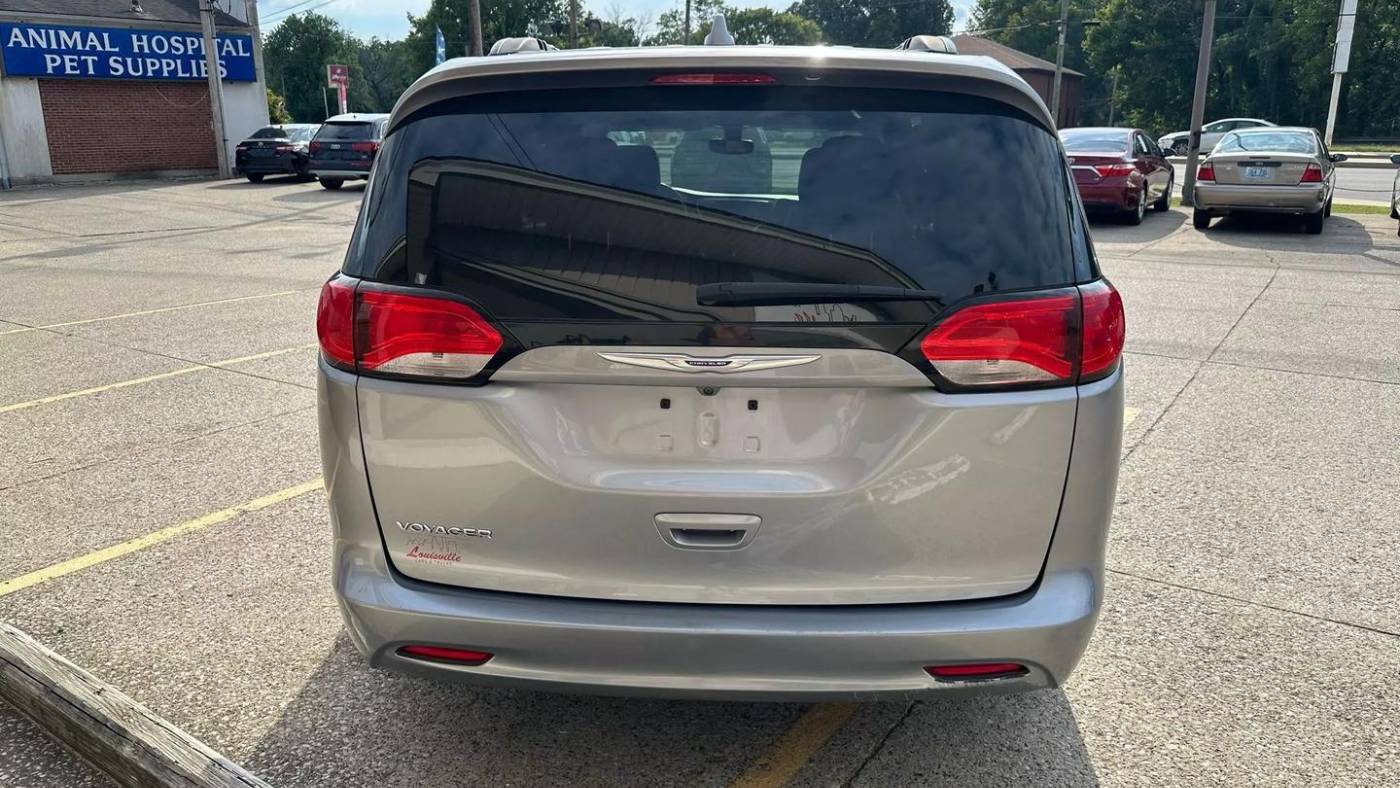 2020 chrysler voyager lxi