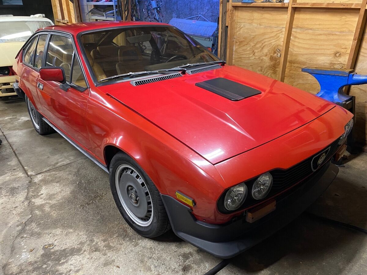 1982 alfa romeo gtv-6 sedan red rwd manual v6 2.5