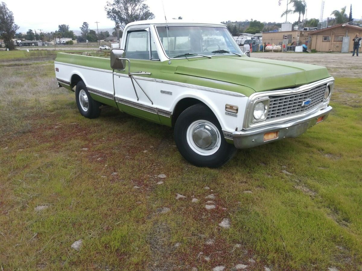 1972 chevy cheyenne c-20 auto, pb, ps, a/c dealer installed. 2 tone green/white