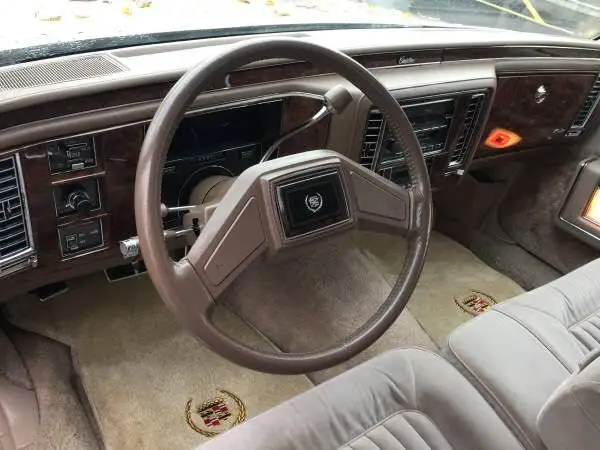 1992 cadillac fleetwood brougham sedan 4-door 5.0l