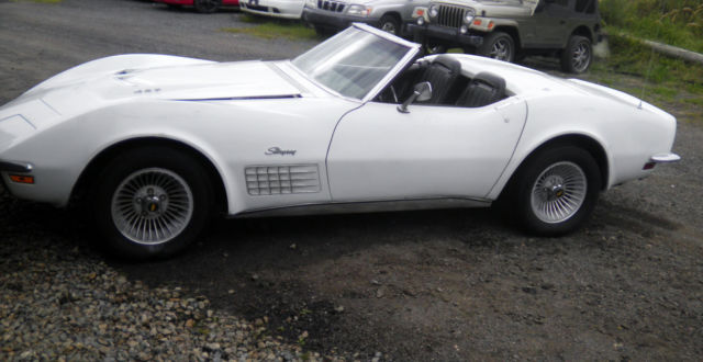 1972 chevrolet corvette convertible -big block 4 speed
