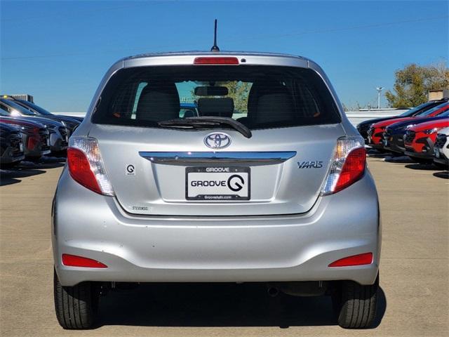 2012 toyota yaris se