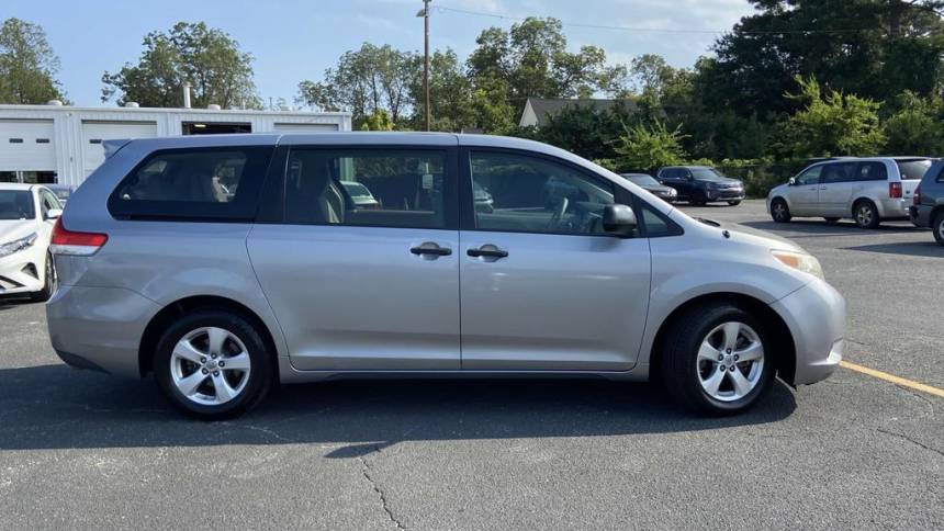 2012 toyota sienna base 7-passenger