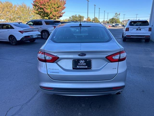 2016 ford fusion se