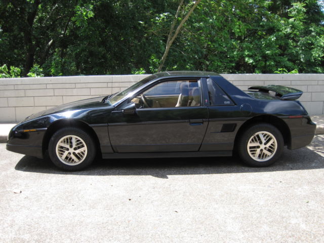 1986 pontiac fiero v6--only 4200 miles