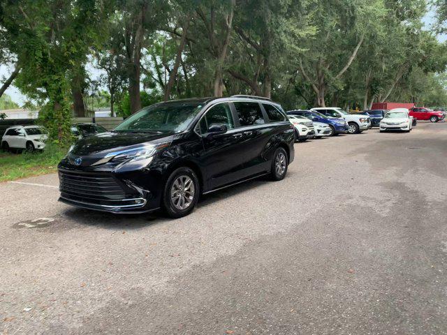 2023 toyota sienna xle 8 passenger