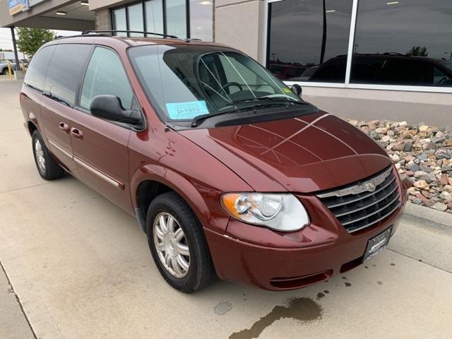 2007 chrysler town & country in yankton, south dakota