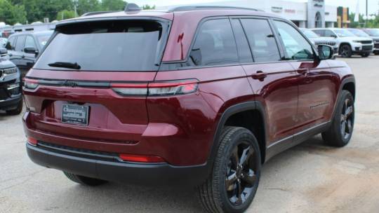 2024 Jeep Grand Cherokee altitude