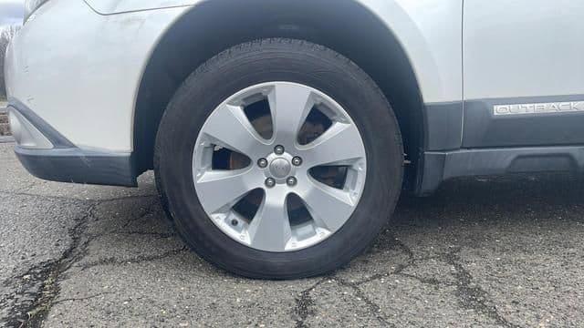 2011 subaru outback 2.5i prem awp in laurence harbor, new jersey