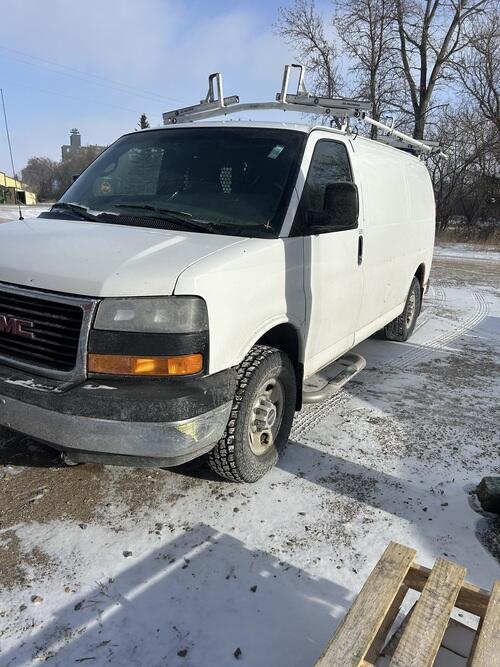 2009 gmc 2500 4x4 cargo van 298000 miles 6.0 gas recent transmission rebuild