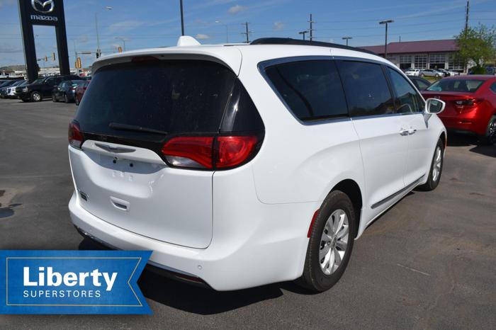 2017 chrysler pacifica touring-l touring-l 4dr mini-van for sale in jolly acres, south dakota