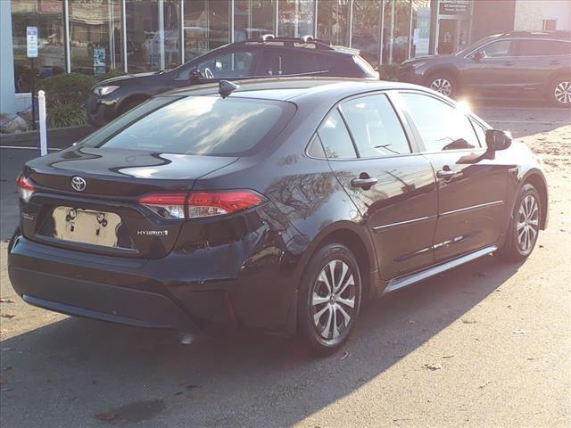 2021 toyota corolla hybrid le